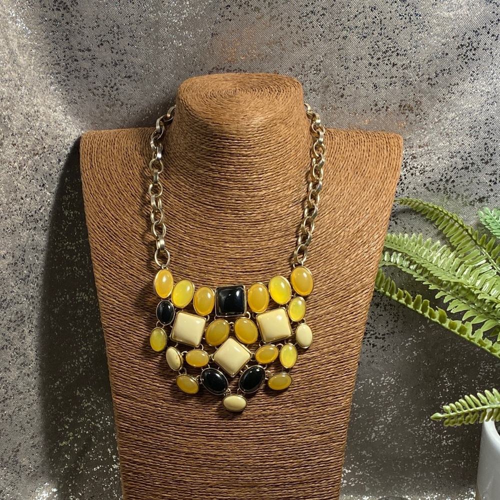 Elegant Gold and Black Statement Necklace
